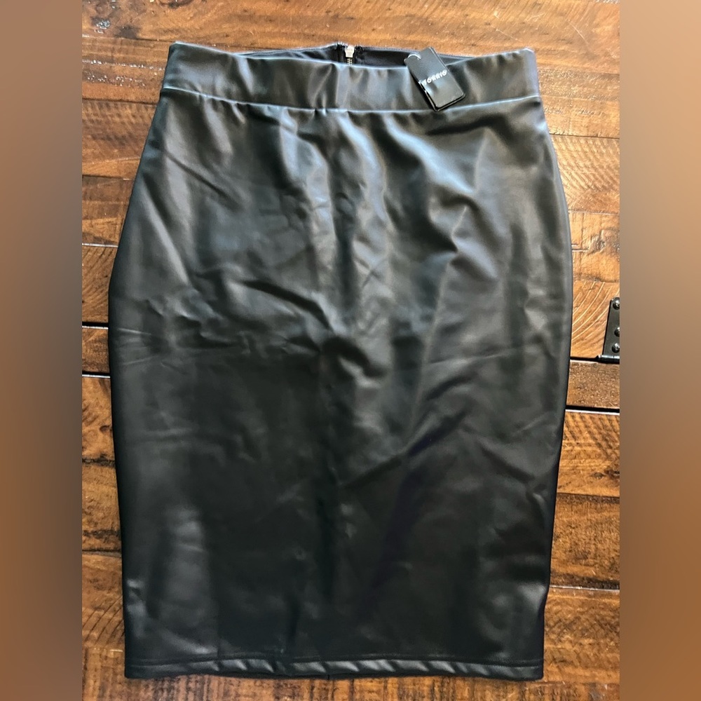 NWT Torrid size 00 m/l faux leather skirt